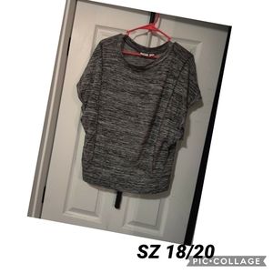 Short sleeve sweater